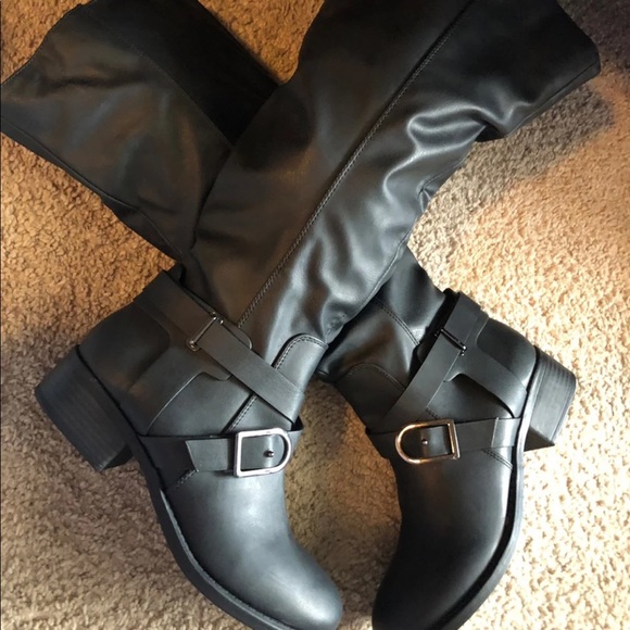 Boots - Picture 2 of 7